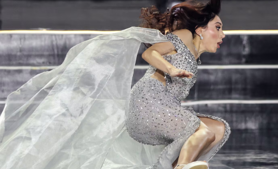 “Miss Earth”: Украины гоо бүсгүй тайзан дээр бүдэрсэн ч дэд байр эзлэв
