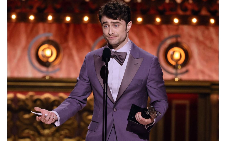Жүжигчин Даниел Рэдклифф анх удаа “Tony Awards” наадмаас шагнал хүртэв