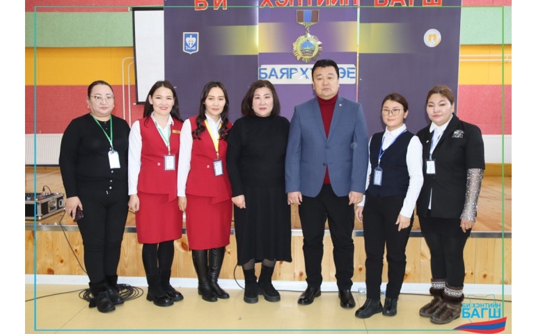Хэнтий: Шилдэг таван багшийг 5-25 сая төгрөгөөр шагнажээ